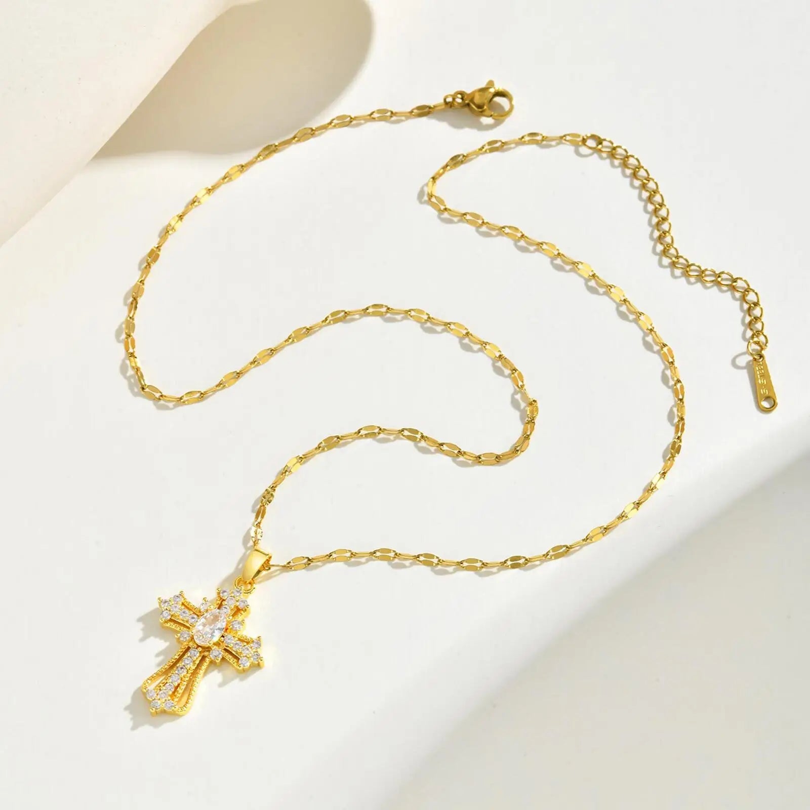 Collier Femme Croix Chrétienne