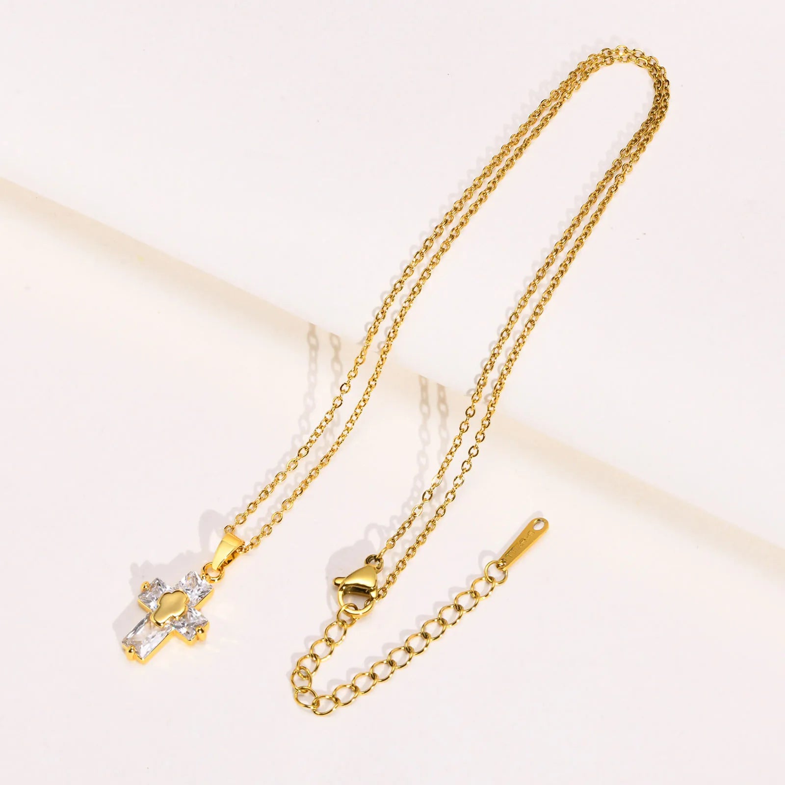 Collier Femme Croix Chrétienne